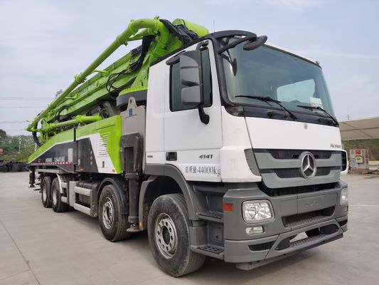 Un buen precio. 2019 Zoomlion 63M camión de bombeo de hormigón usado con 300kw / min de potencia y chasis Benz en línea