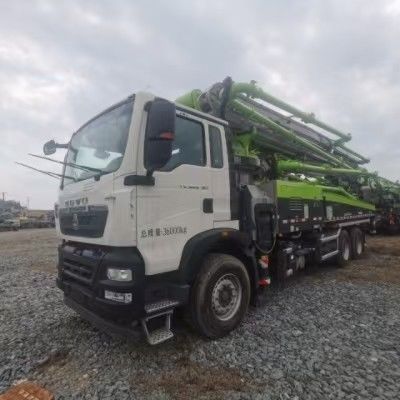 Giá tốt. Cấu trúc vững chắc 3 trục máy bơm bê tông Zoomlion 50m Với khung gầm Sitrak trực tuyến
