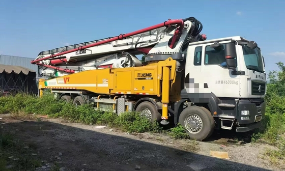 Un bon prix. XCMG 58m pompe à béton montée sur camion 170 m3/h Capacité en ligne